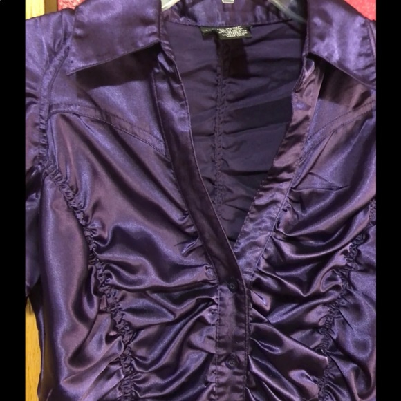 Button up Blouse! - Picture 2 of 3